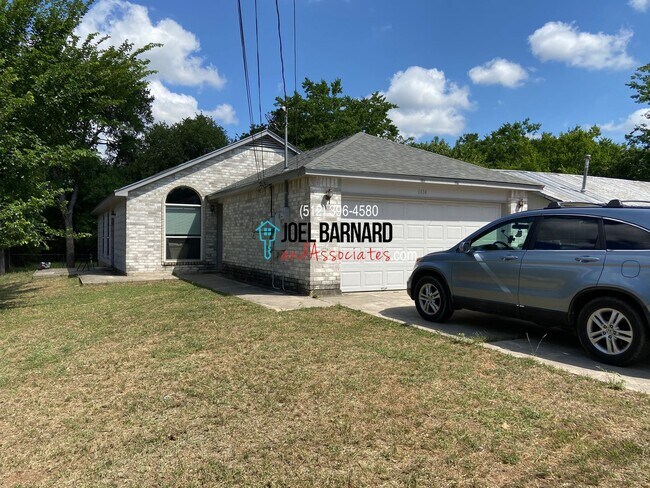 Foto del edificio - Available January 10: 3 Bedroom, 2 Bath Stand Alone Home