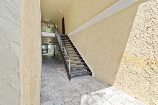 Foto del edificio - Charming 3-Bedroom, 2-Bathroom Condo in De...