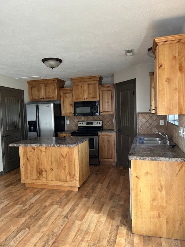 Building Photo - Meadows Townhomes