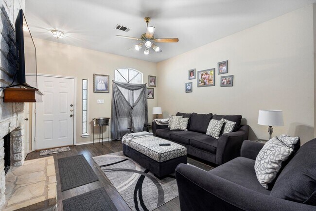 Foto del edificio - Large 3-Bedroom Home in West Round Rock!