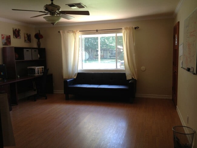 Building Photo - 3 br, 2 bath House - 1311 Chestnut