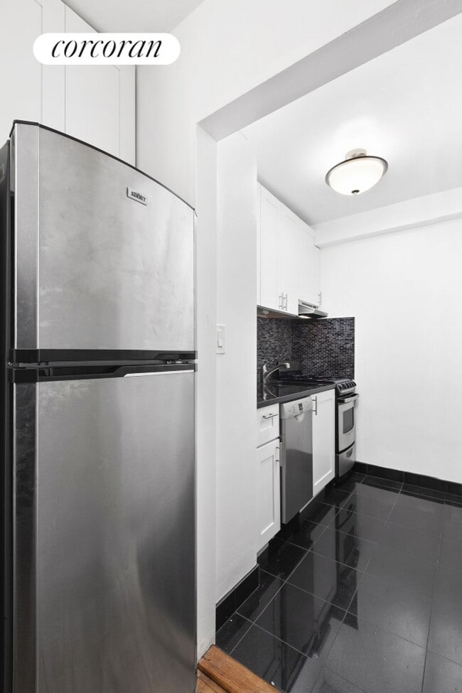Building Photo - 35-41 E 38th St
