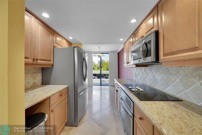 Foto del edificio - 1100 SE 5th Ct