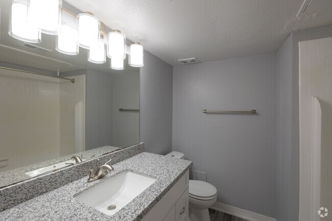 Iluminación increíble en tus baños - Belmont Place/La Fontaine