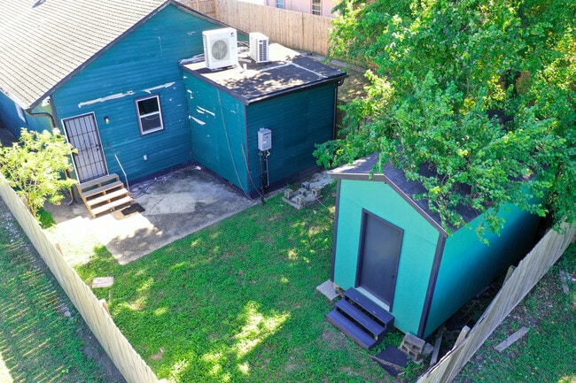 Building Photo - 2430 Annette St