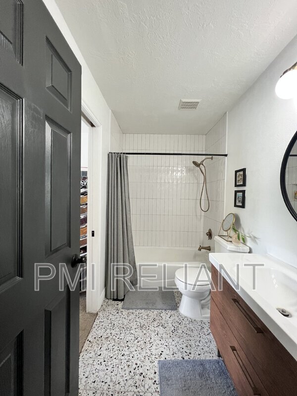Building Photo - 430 N 470 W