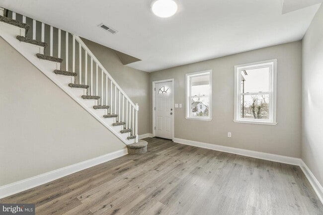 Building Photo - 2512 Oswego Ave