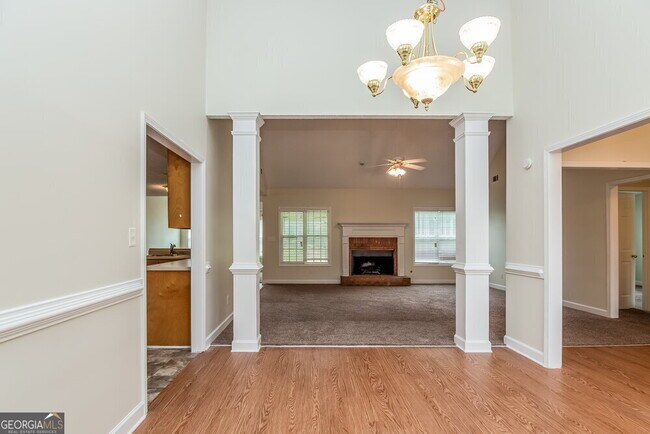 Building Photo - 490 Brook Hollow Dr