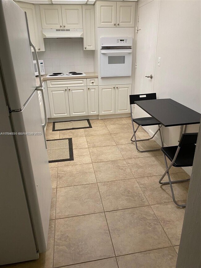 Building Photo - 3801 S Ocean Dr