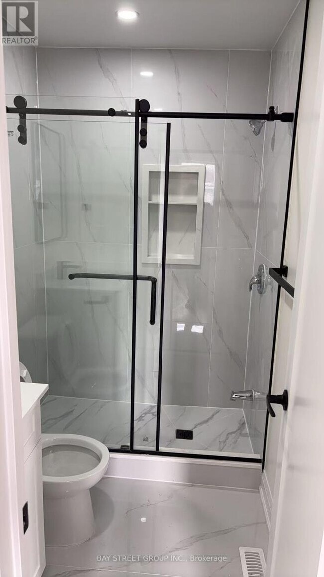 Building Photo - 11.5 Lippincott St