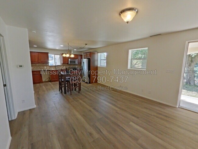 Foto del edificio - 1210 Toro Canyon Rd
