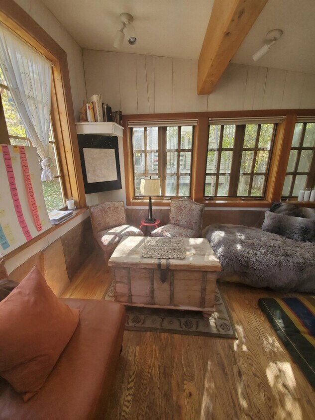 Foto principal - 140 E Homestead Dr