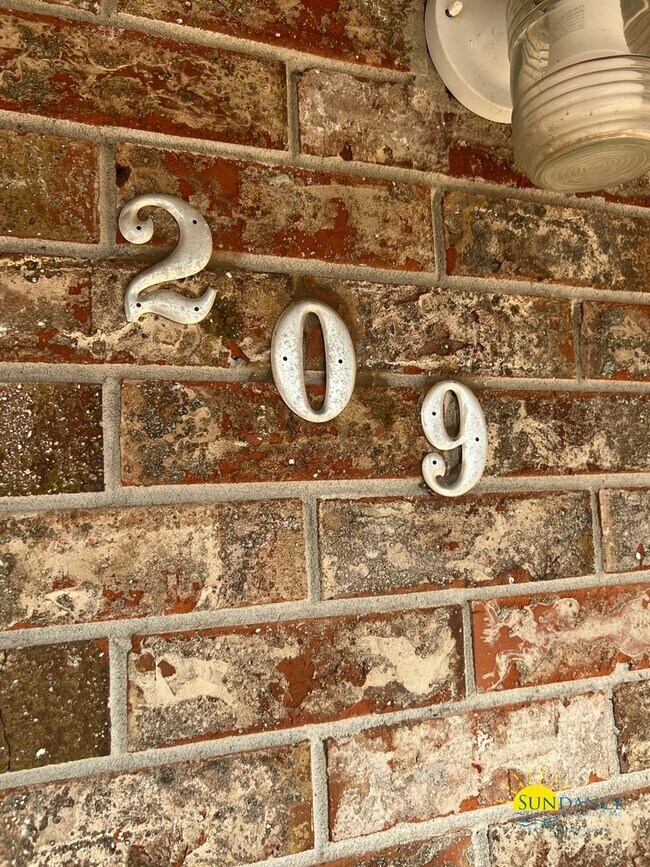 Foto del edificio - Charming 3 Bedrooms Home in Crestview, a must see at a great price!