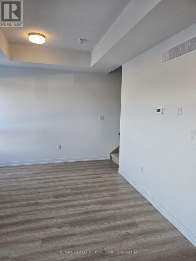 Building Photo - 25 Palace St