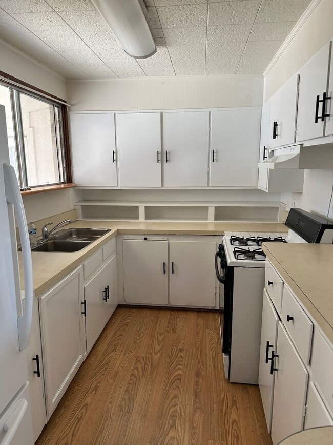Foto del edificio - Hawthorne Wiseburn area 3 bdrm 3 ba. home ...