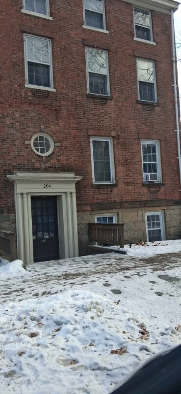 Building Photo - 204 Main St