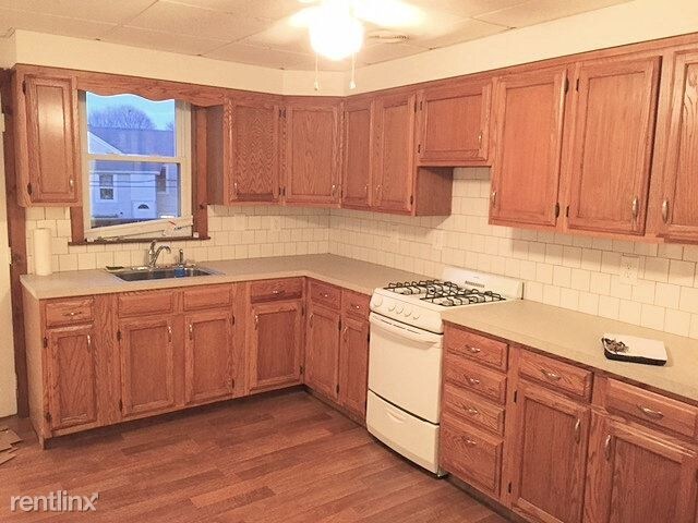 Building Photo - 3 br, 1.5 bath  - 780 Broad St