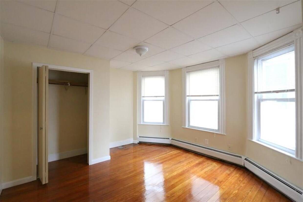 Foto principal - 14 Garrison Ave