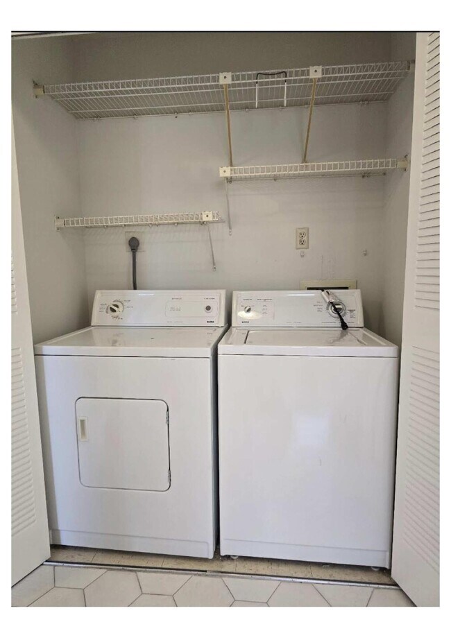 Foto del edificio - 163 Lake Gloria Dr