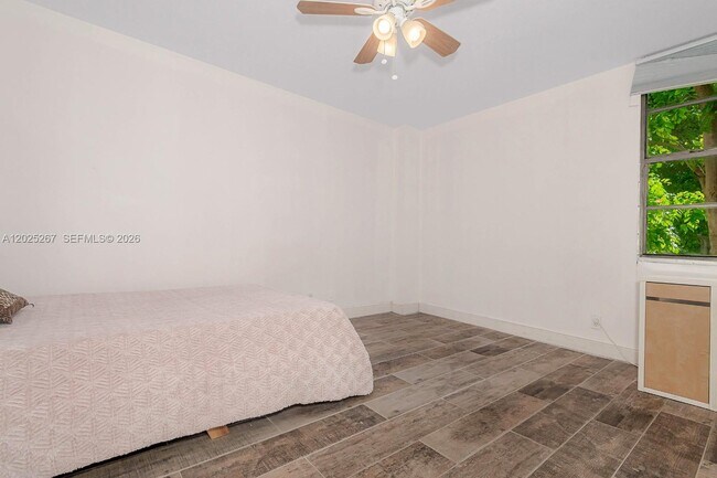 Foto del edificio - 3401 N Country Club Dr