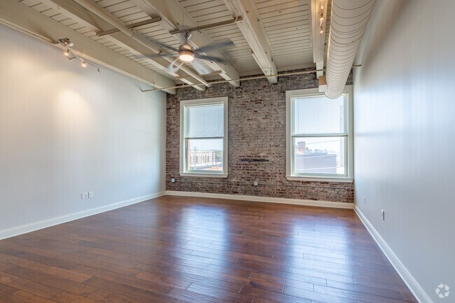 2BR, 2BA - Sala de estar/comedor de 1132SF - The Fleetwood Building