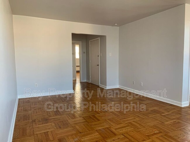 Foto del edificio - 8006 Rodney St