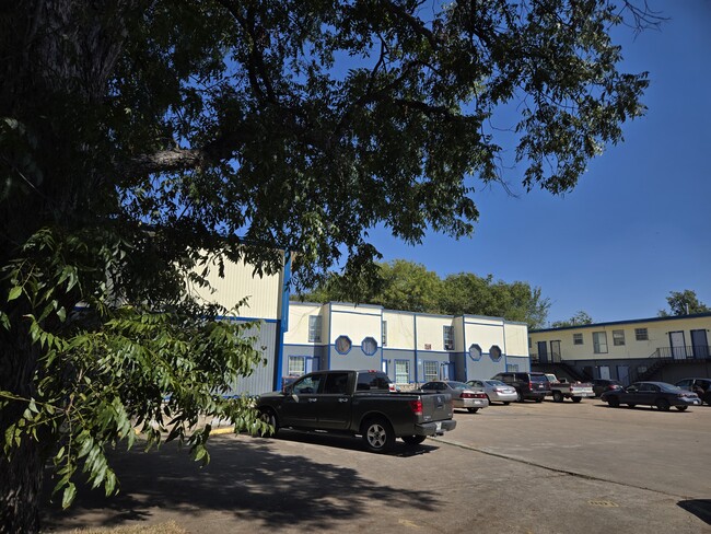 Building Photo - Broadway Apartments