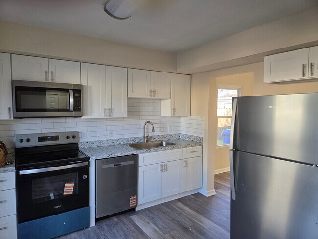 Foto del edificio - 1100 Clear Springs Rd