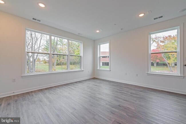 Building Photo - 14320 Yesler Ave