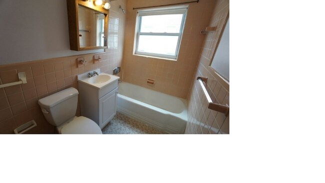 Building Photo - 35 Montvale Ave