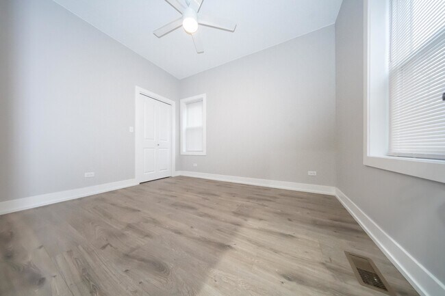 Building Photo - 4254 S Artesian Ave