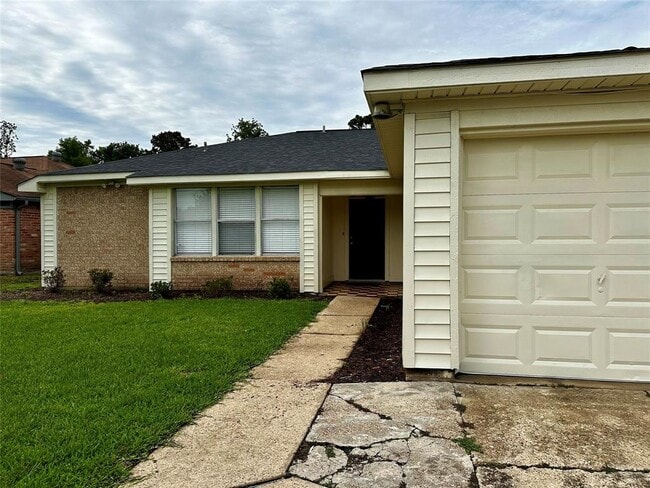 Building Photo - 13015 Tregarnon Dr