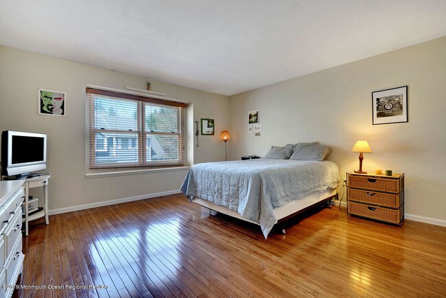 Foto del edificio - 33 Essex Dr