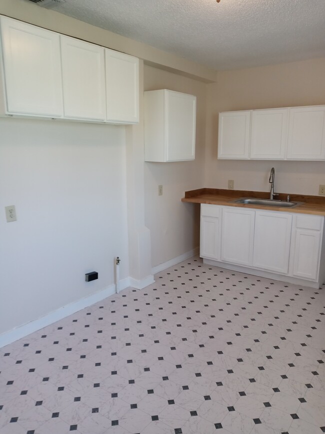 Building Photo - 715 Rexford Dr
