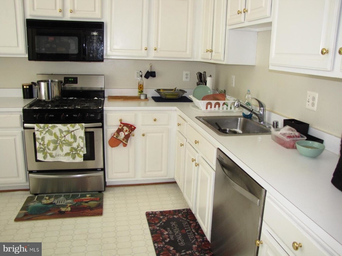 Primary Photo - 20445 Chesapeake Square