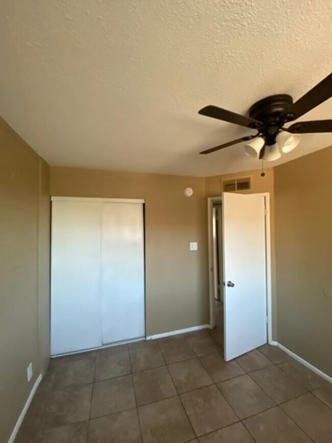 Foto del edificio - Apply Here https://realty480.appfolio.com/listings