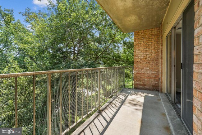 Foto del edificio - 11907 Parklawn Dr