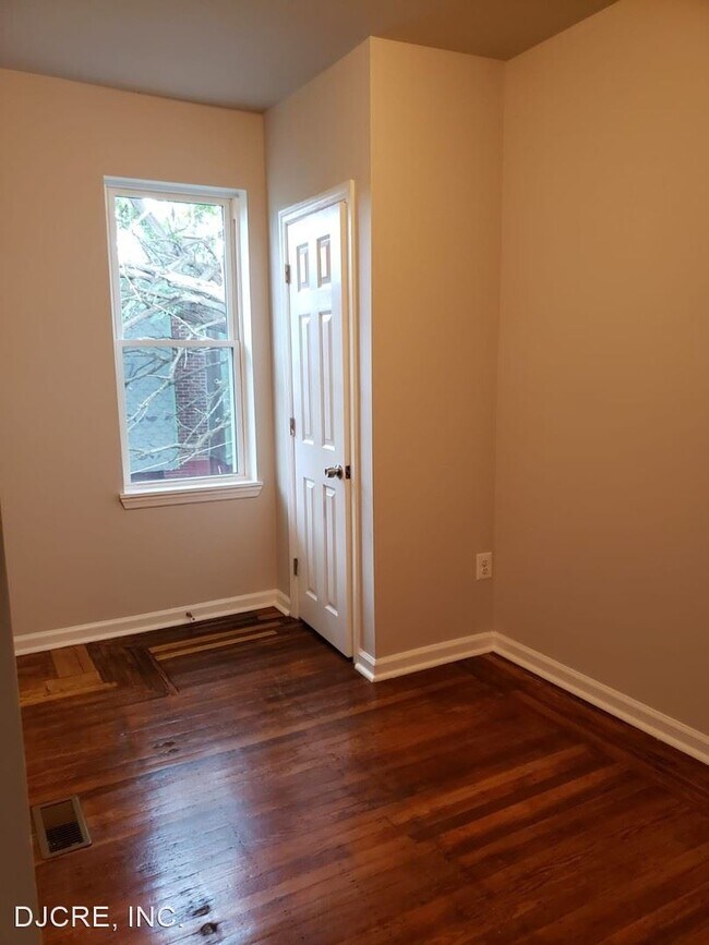 Foto del edificio - 3 br, 1 bath House - 5841 Addison St