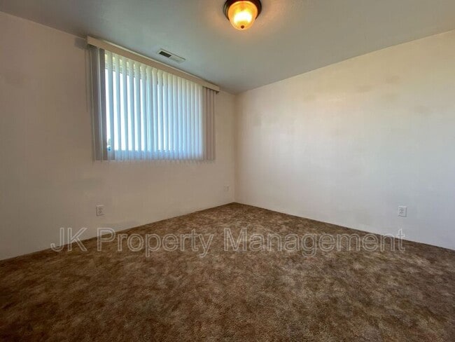 Building Photo - 1612 Sand Ct