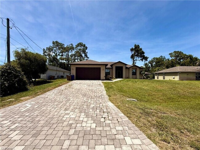 Foto del edificio - 5560 Belrose St