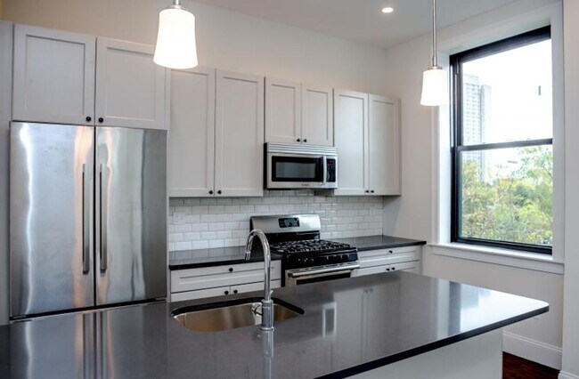 Foto del edificio - Charming 3 Bedroom-No Broker Fee