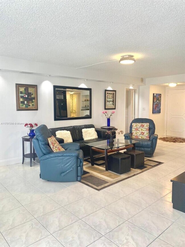 Foto del edificio - 17021 N Bay Rd
