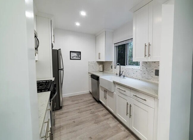 Foto del edificio - One Bedroom Furnished Condo