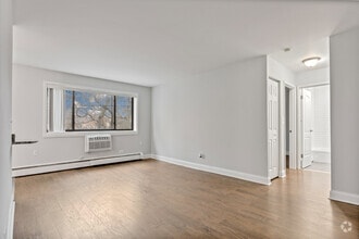 Building Photo - 6001 N Kenmore Ave