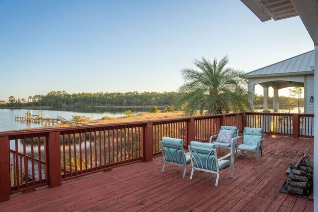 Building Photo - 2572 Gulf Breeze Ave