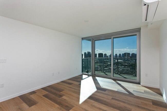 Building Photo - 1515 Liona St