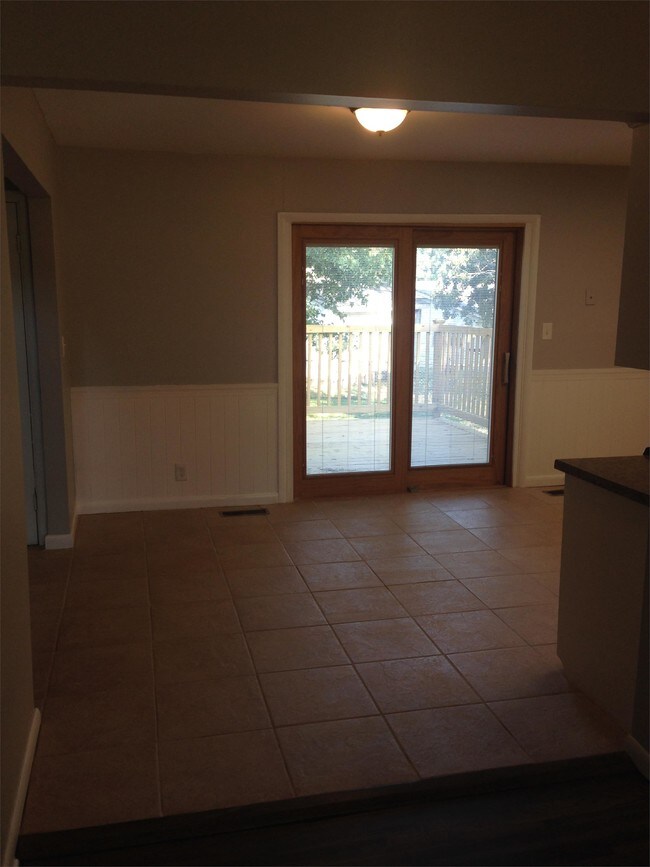 Building Photo - 109 W 31st Pl