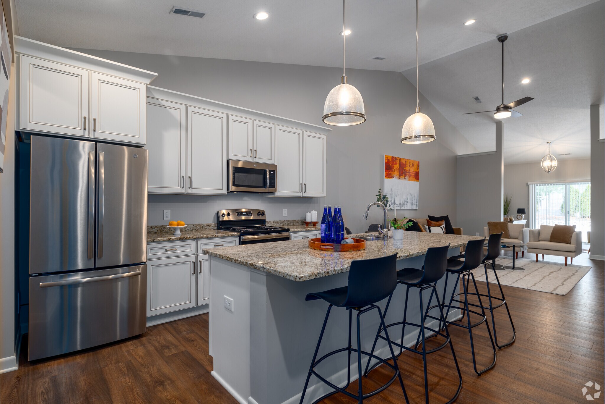 Pointe West Luxury Apartments – photo 2