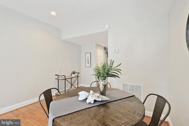 Building Photo - 3036 Hudson St