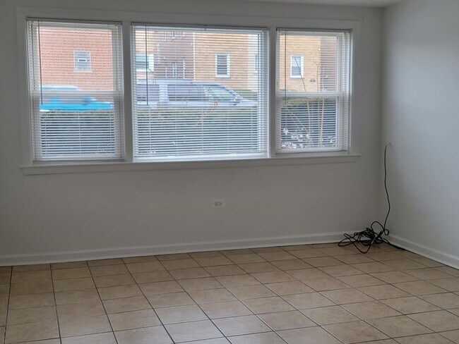 Foto del edificio - 6300 W Belmont Ave